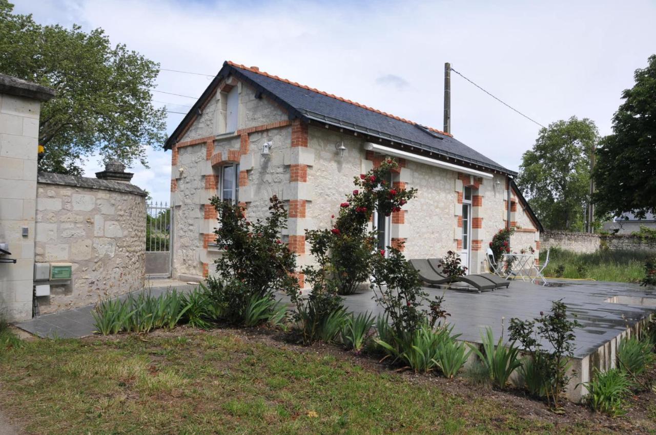 Petite Maison Des Roses - Gite 2 Personnes Brain-sur-Allonnes Zewnętrze zdjęcie
